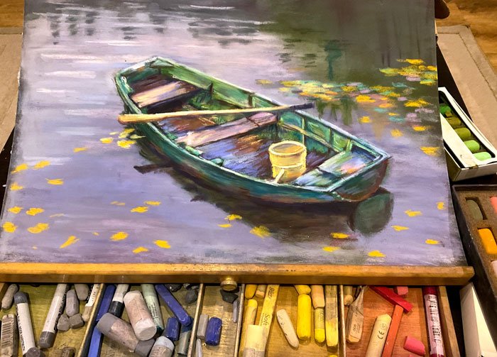 Лодка на воде осенью — пастельный пейзаж 30×40 см - 4